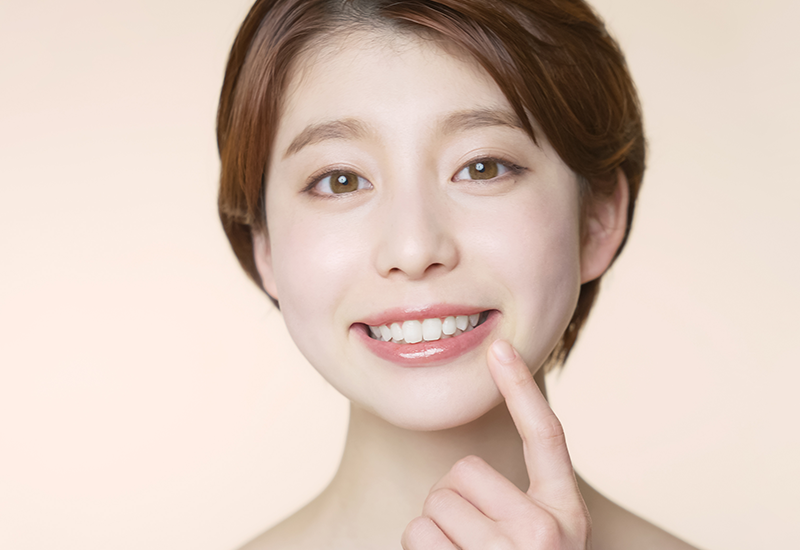 自然な色の歯を得られる